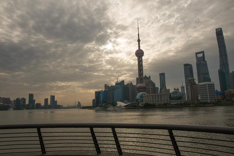 早安上海 数字浪潮中的城市脉动